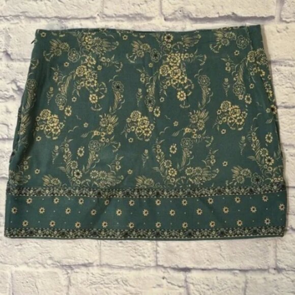 Free People - Faux Wrap Mini Skirt, Bandana Style - Size 4 (Green Floral) - Picture 13 of 15